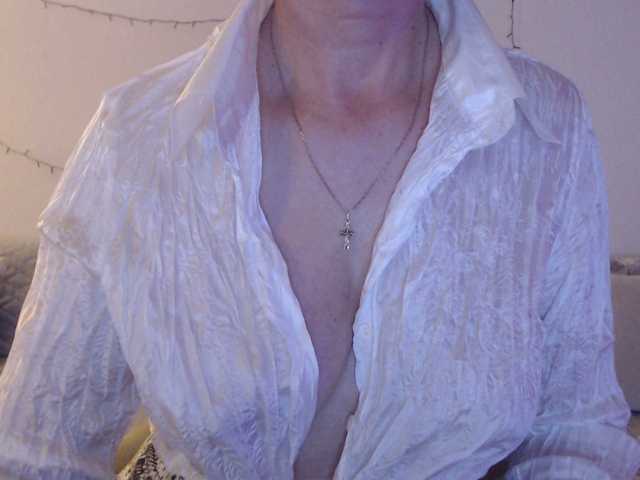 goodSnowQueen's BongaCams show and profile