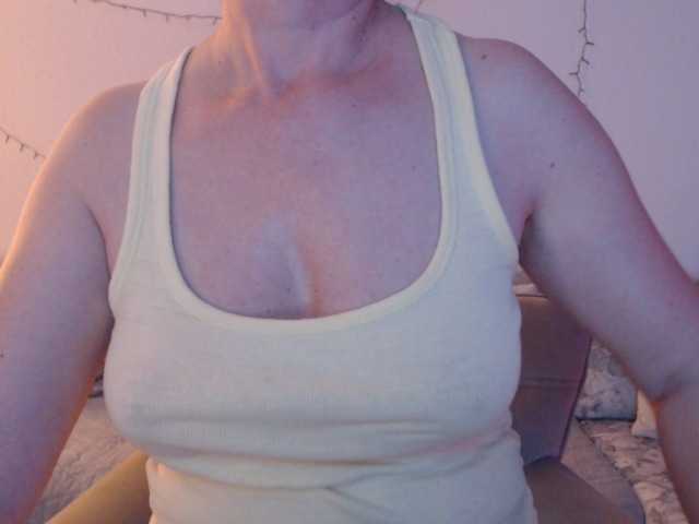 goodSnowQueen's BongaCams show and profile