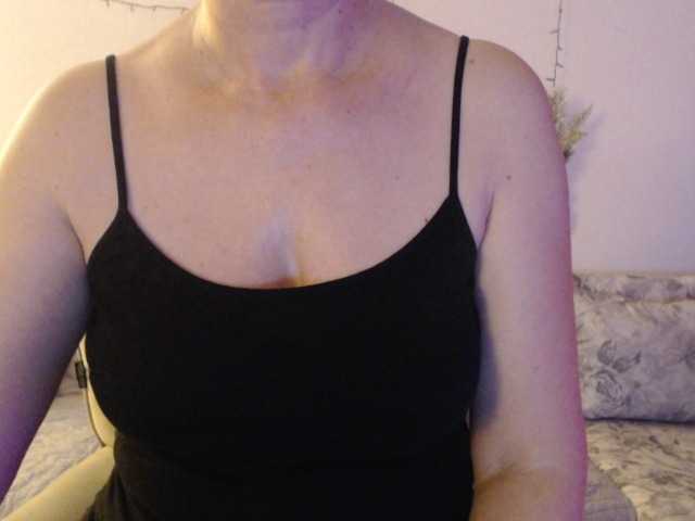 goodSnowQueen's BongaCams show and profile