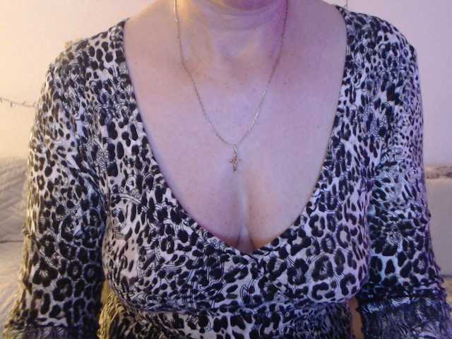 goodSnowQueen's BongaCams show and profile