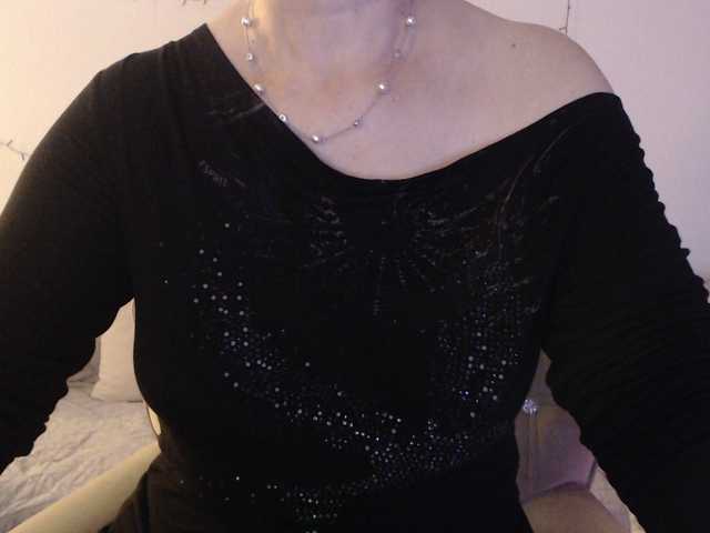 goodSnowQueen's BongaCams show and profile