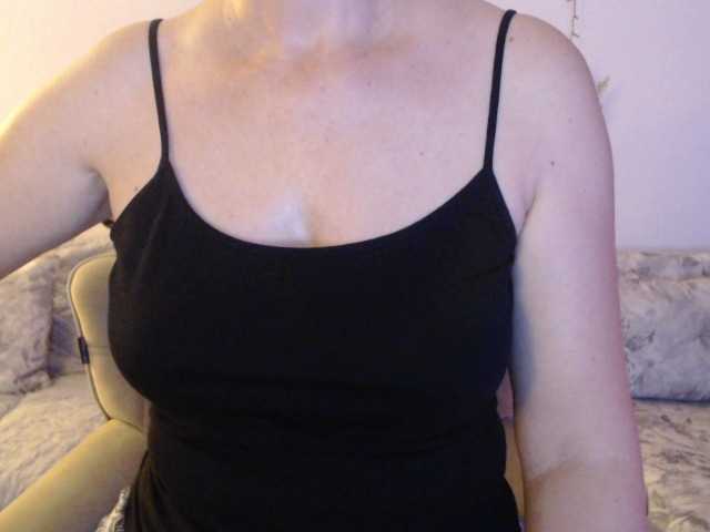 goodSnowQueen's BongaCams show and profile