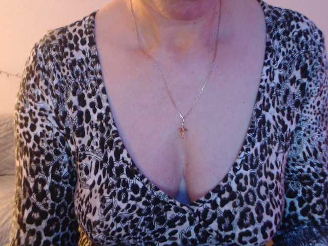 goodSnowQueen's BongaCams show and profile