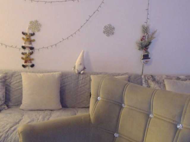 goodSnowQueen's BongaCams show and profile