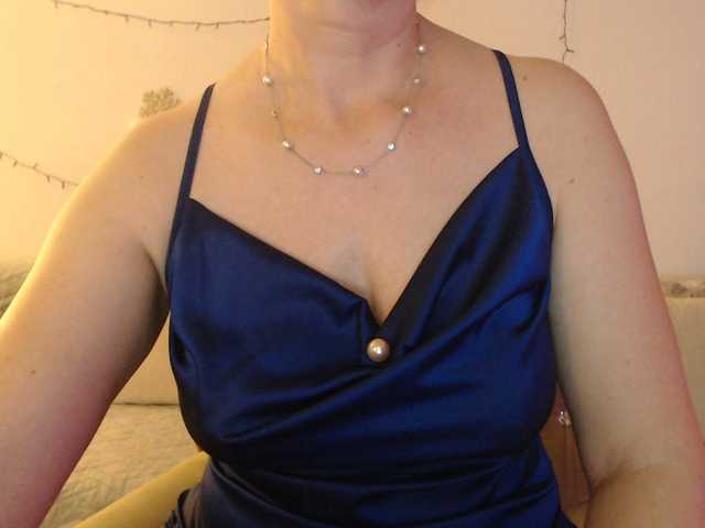 goodSnowQueen's BongaCams show and profile