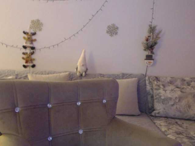 goodSnowQueen's BongaCams show and profile