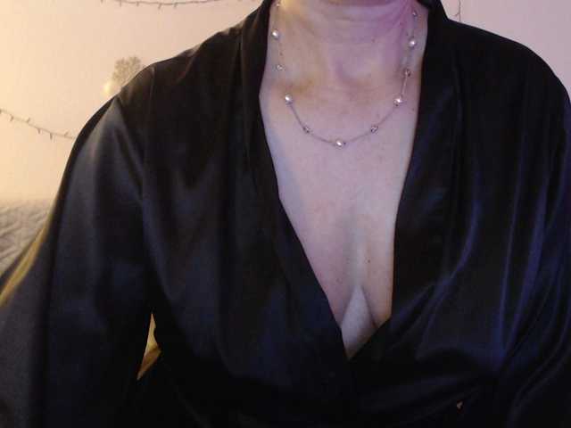 goodSnowQueen's BongaCams show and profile