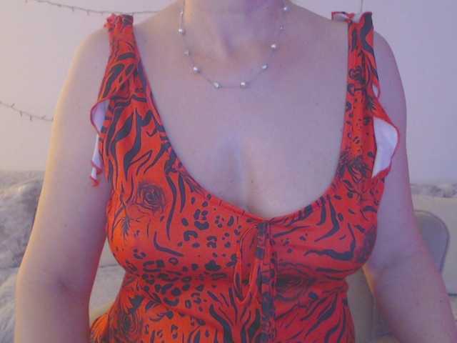 goodSnowQueen's BongaCams show and profile