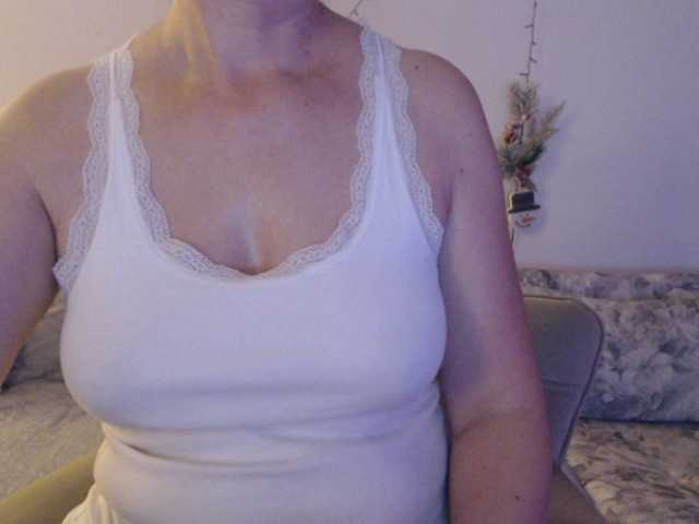 goodSnowQueen's BongaCams show and profile