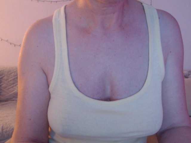 goodSnowQueen's BongaCams show and profile