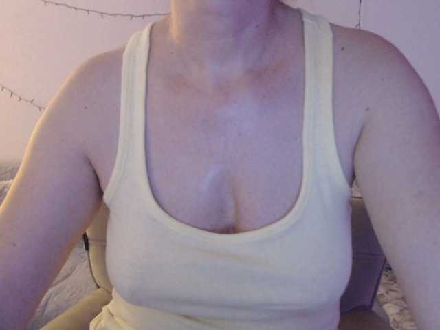 goodSnowQueen's BongaCams show and profile