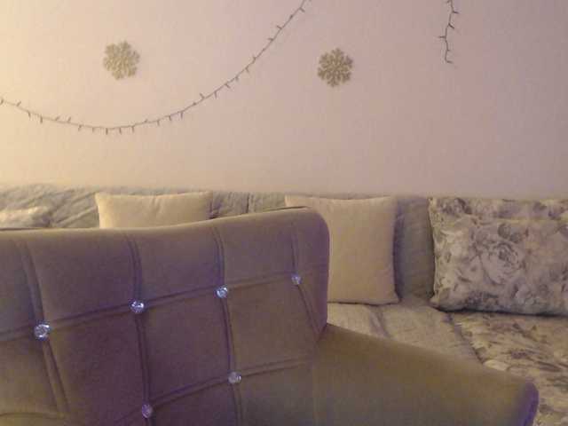 goodSnowQueen's BongaCams show and profile