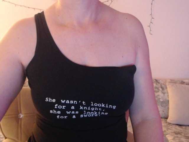 goodSnowQueen's BongaCams show and profile