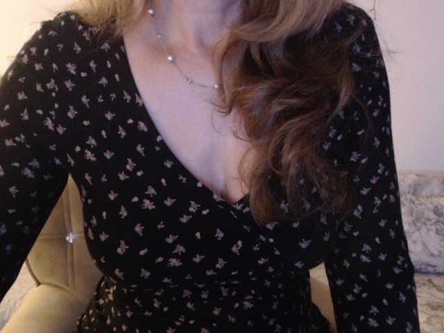 goodSnowQueen from BongaCams is Freechat