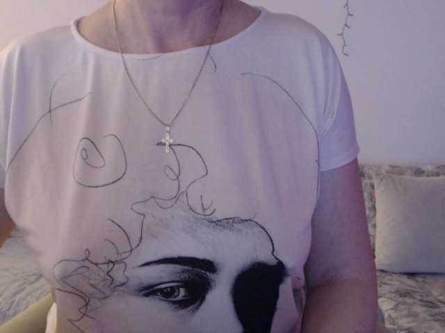 goodSnowQueen's BongaCams show and profile