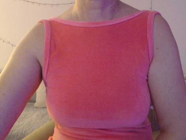 goodSnowQueen's BongaCams show and profile