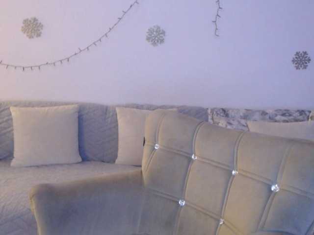 goodSnowQueen's BongaCams show and profile