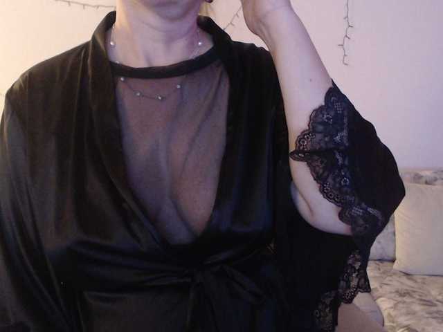 goodSnowQueen's BongaCams show and profile