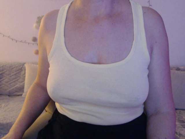 goodSnowQueen's BongaCams show and profile