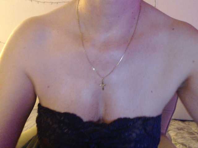 goodSnowQueen's BongaCams show and profile