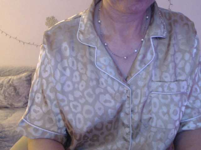 goodSnowQueen's BongaCams show and profile