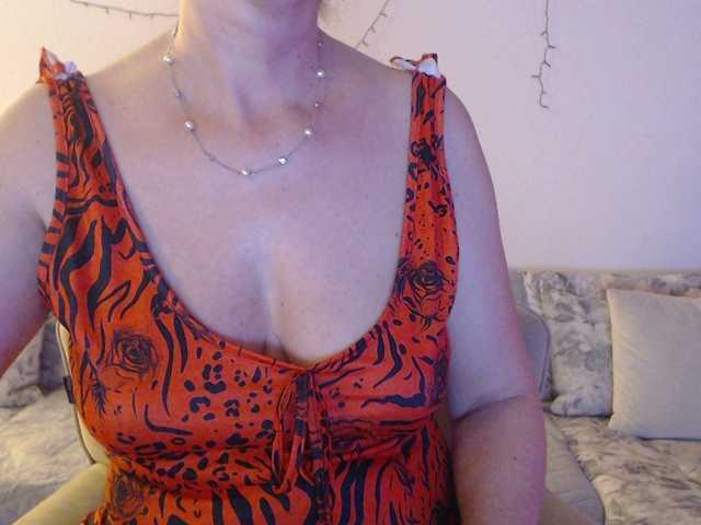 goodSnowQueen's BongaCams show and profile