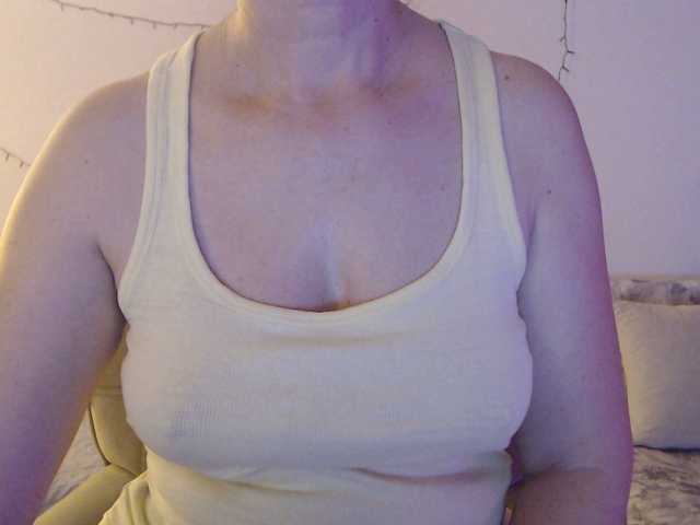 goodSnowQueen's BongaCams show and profile