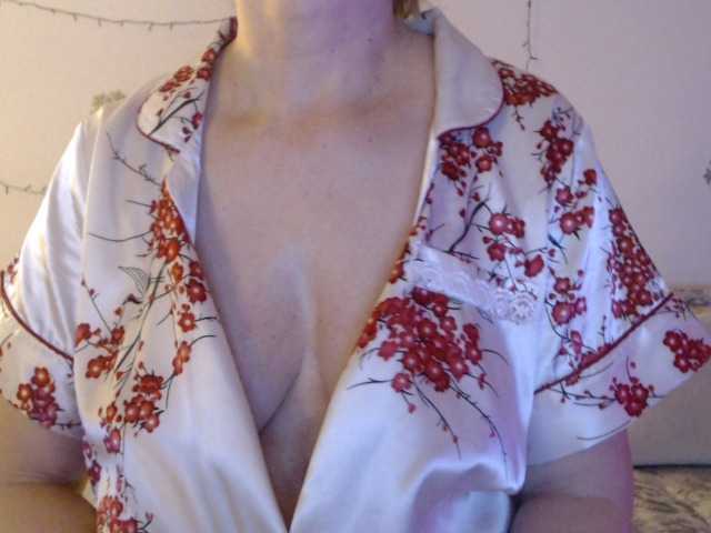 goodSnowQueen's BongaCams show and profile