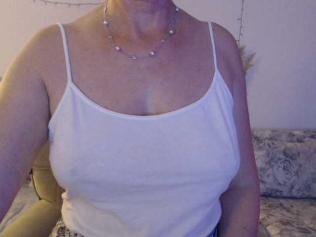 goodSnowQueen's BongaCams show and profile