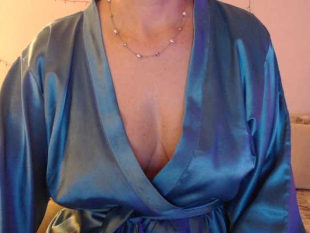 goodSnowQueen's BongaCams show and profile