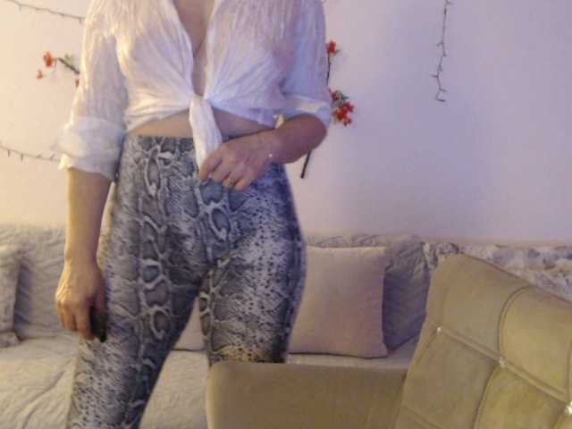 goodSnowQueen from BongaCams