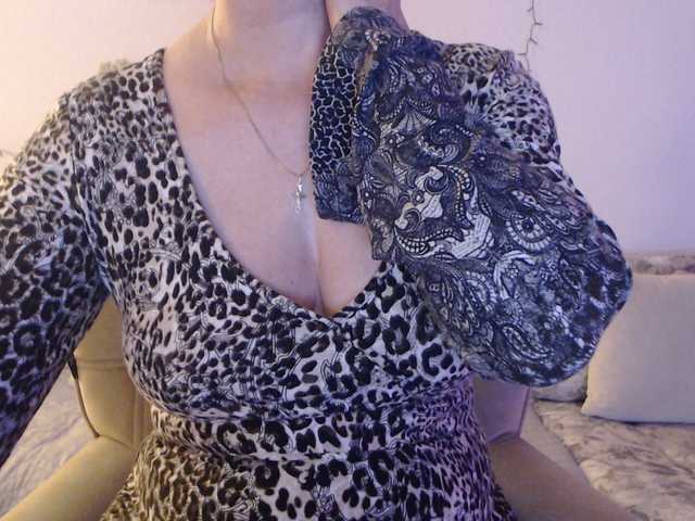 goodSnowQueen's BongaCams show and profile