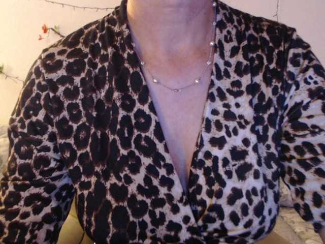 goodSnowQueen from BongaCams is Freechat