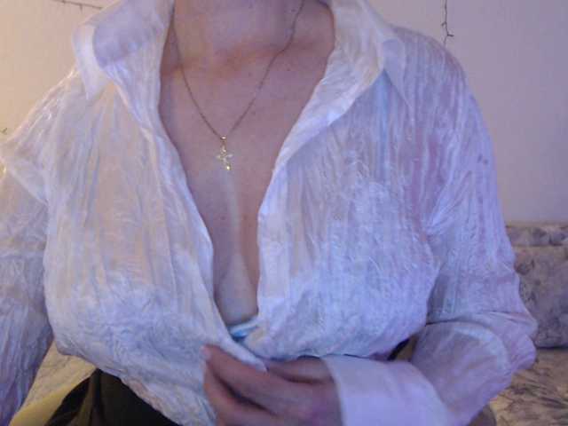 goodSnowQueen's BongaCams show and profile