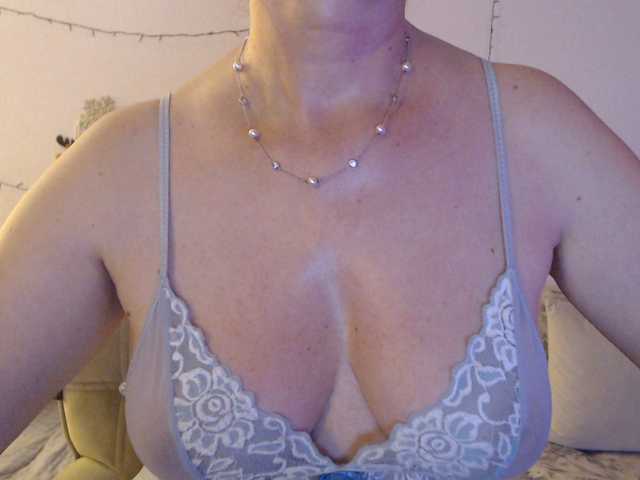 goodSnowQueen live cam