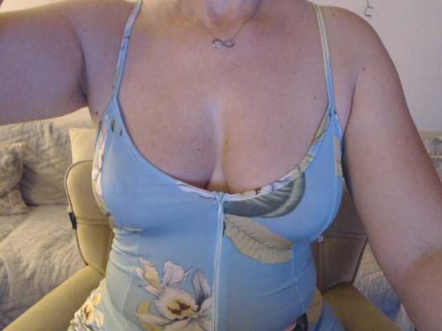  goodSnowQueen chat room