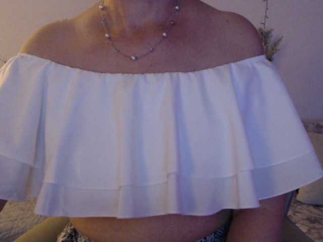 goodSnowQueen's BongaCams show and profile