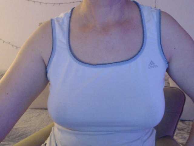 goodSnowQueen's BongaCams show and profile