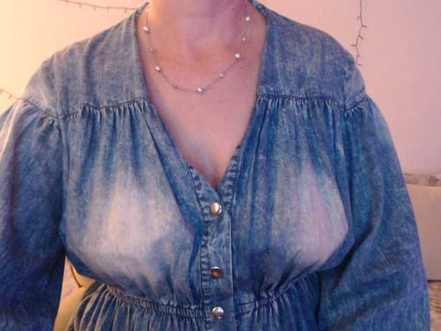 goodSnowQueen's BongaCams show and profile