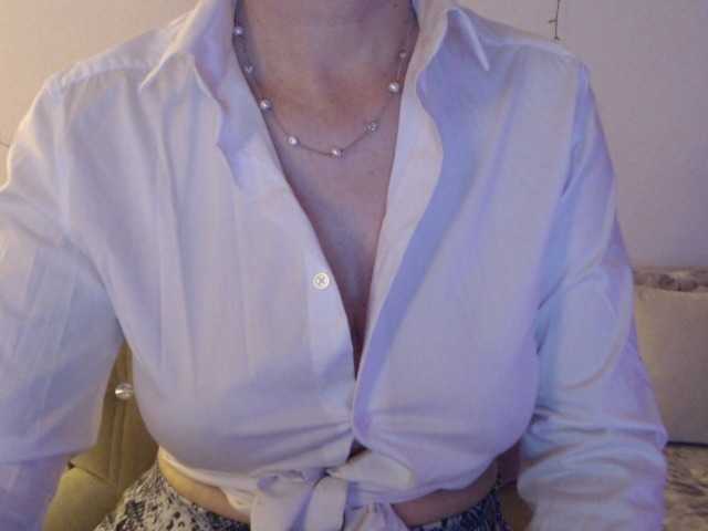 goodSnowQueen's BongaCams show and profile