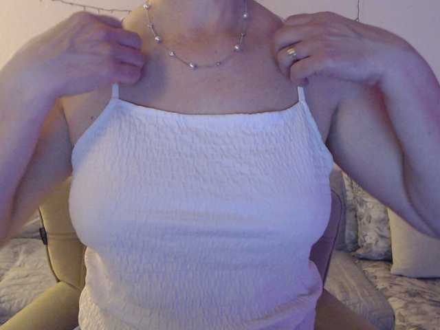 goodSnowQueen's BongaCams show and profile
