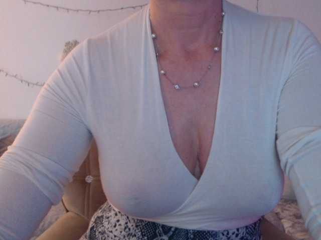 goodSnowQueen's BongaCams show and profile