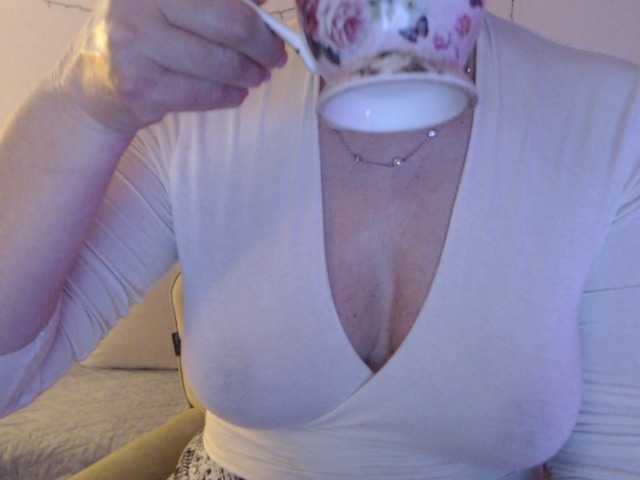 goodSnowQueen's BongaCams show and profile