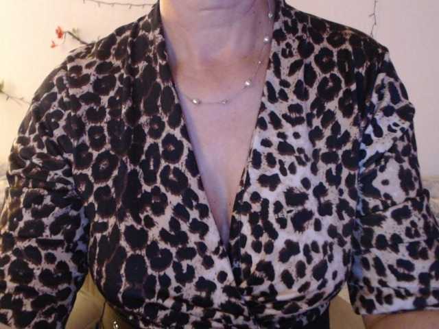 goodSnowQueen from BongaCams is Freechat
