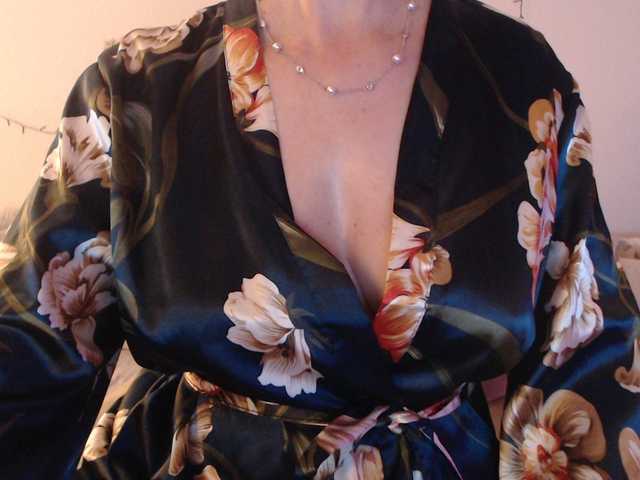 goodSnowQueen's BongaCams show and profile