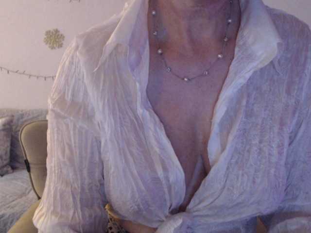 goodSnowQueen's BongaCams show and profile