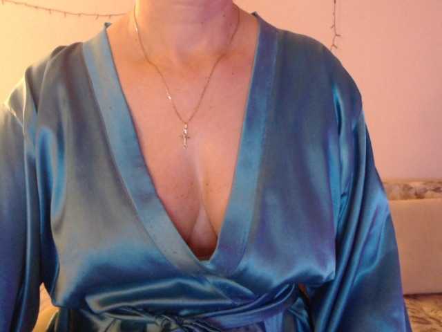 goodSnowQueen's BongaCams show and profile