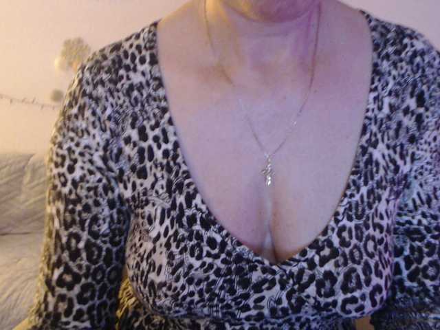 goodSnowQueen's BongaCams show and profile