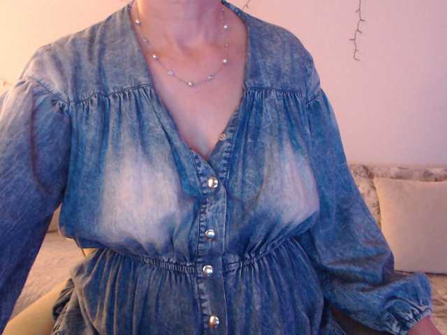 goodSnowQueen's BongaCams show and profile