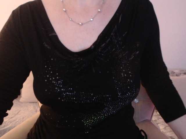 goodSnowQueen's BongaCams show and profile